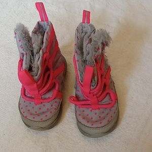 Nike children pink/gray size 5 boots